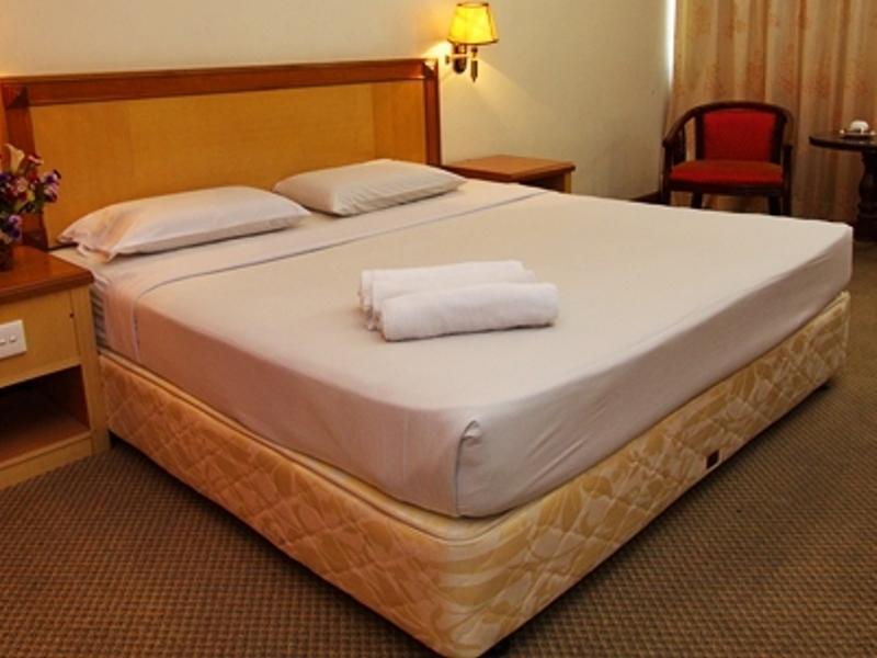 Garden Hotel บาตู ปาฮัท ภายนอก รูปภาพ